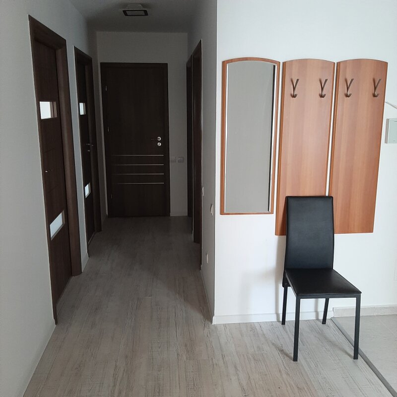 Militari, trei camere, la intrare in cartierul Militari Residence, Auchan